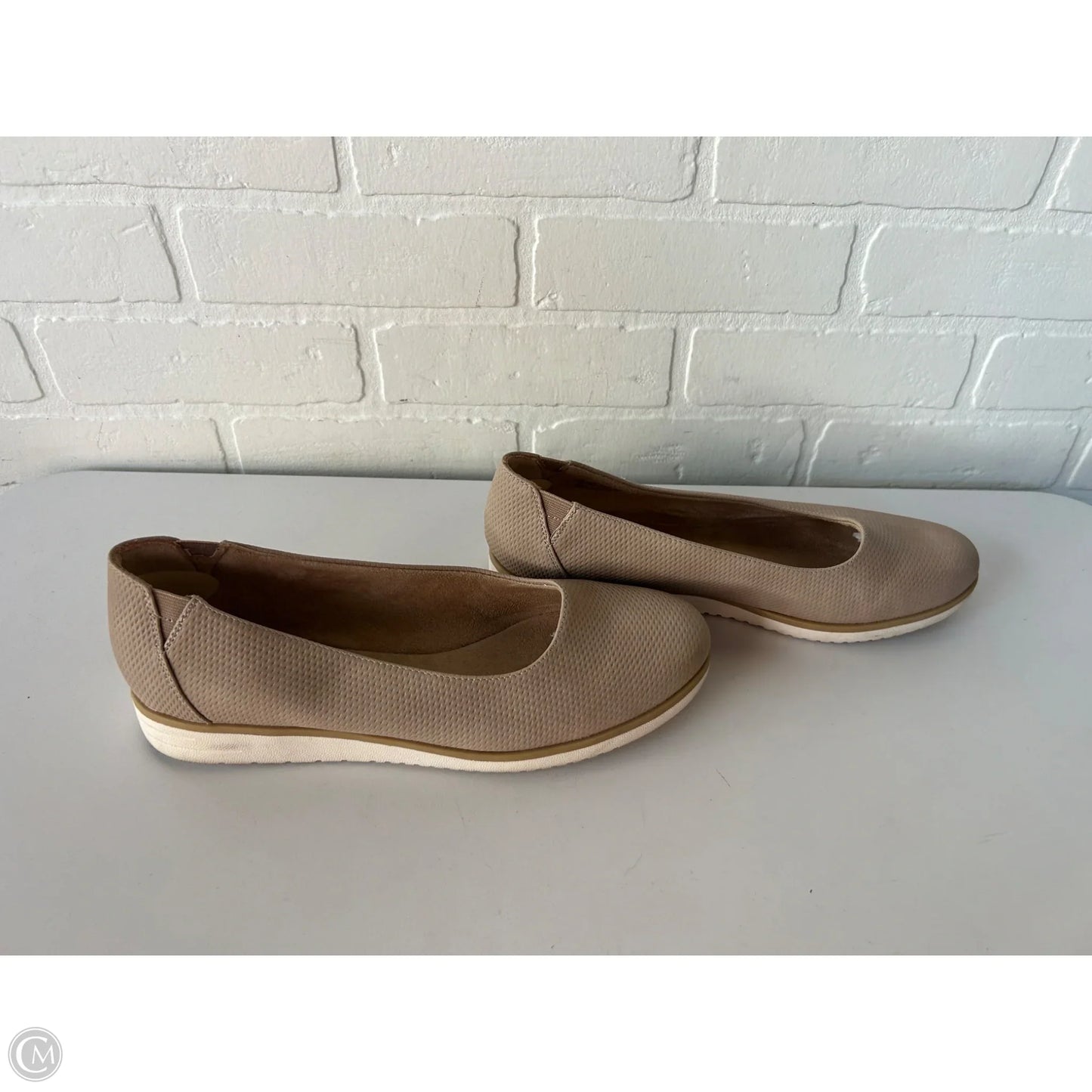 Shoes Flats By Naturalizer In Tan, Size: 10