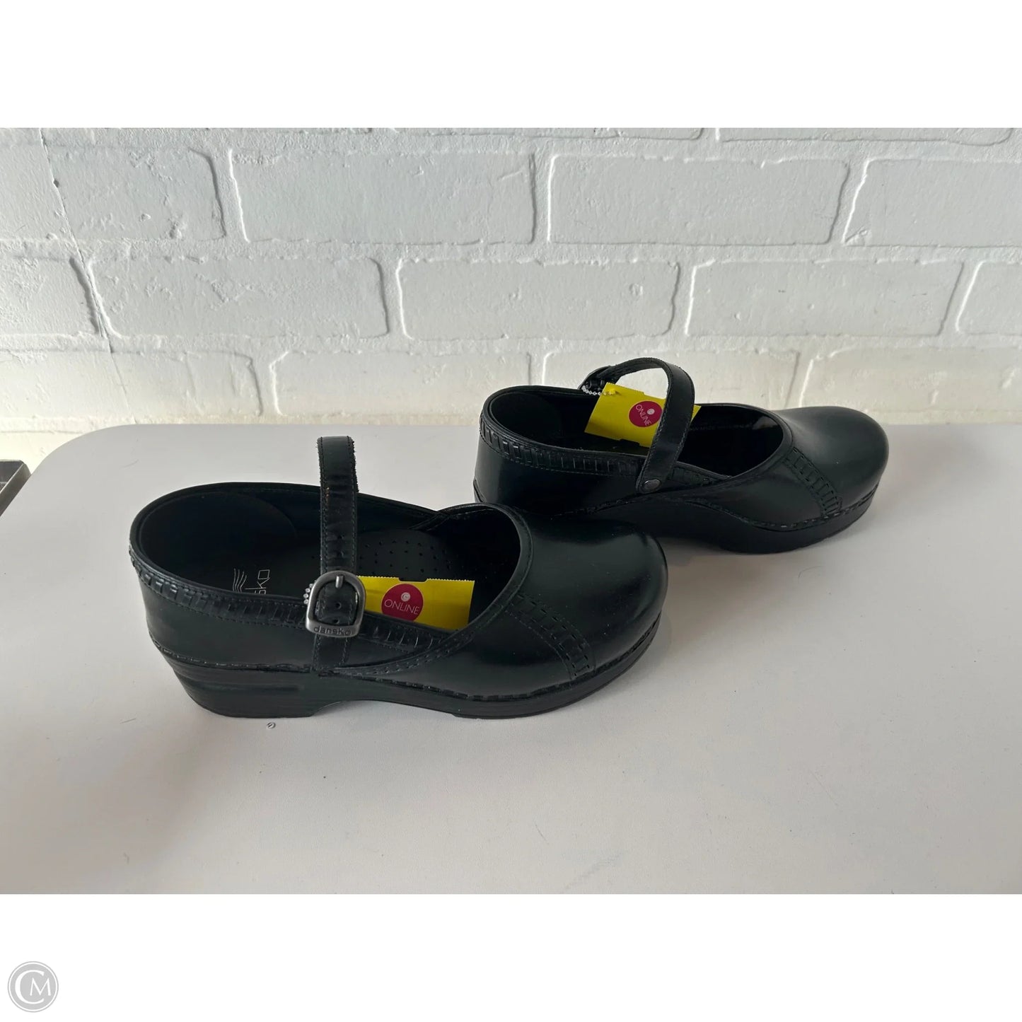 Shoes Flats By Dansko In Black, Size: 6.5