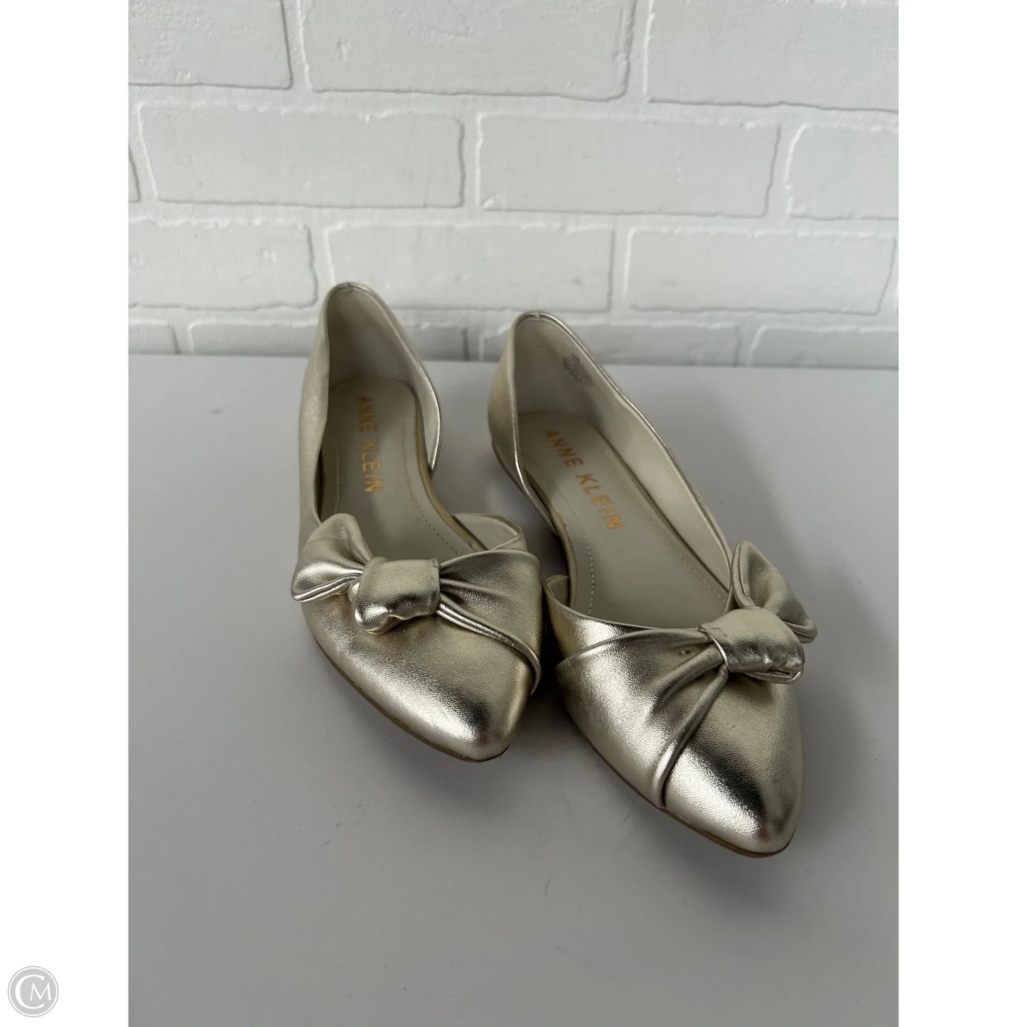 Shoes Flats By Anne Klein In Gold, Size: 8.5