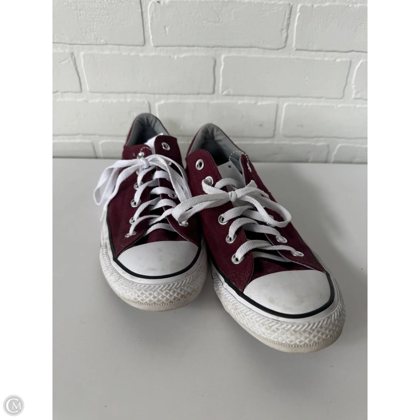 Shoes Sneakers By Converse In Red & White, Size: 10