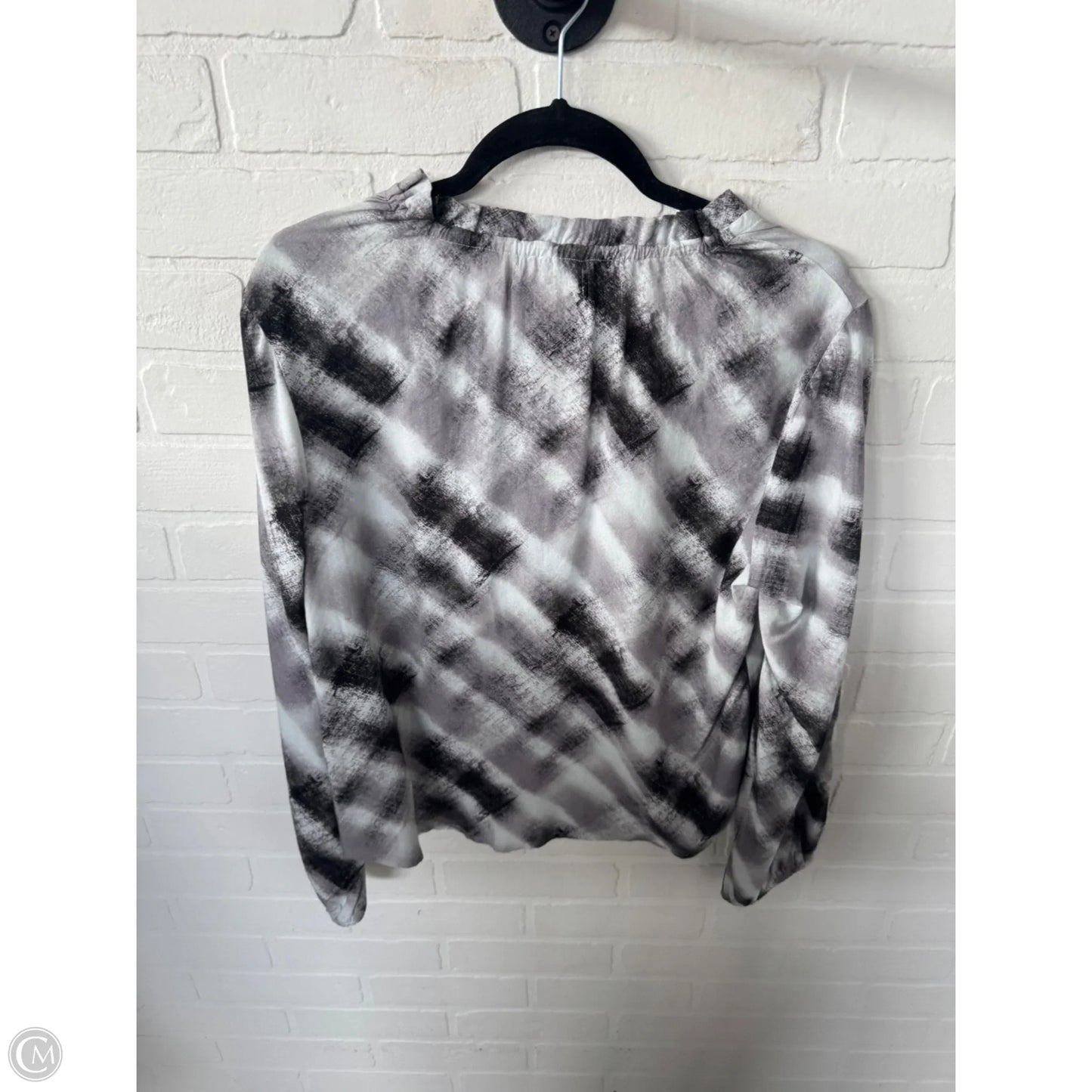 Top Long Sleeve By Cloth & Stone In Grey & White, Size: S
