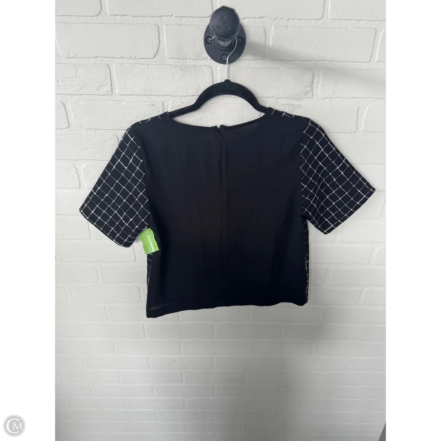 Top Short Sleeve By Top Shop In Black & White, Size: S