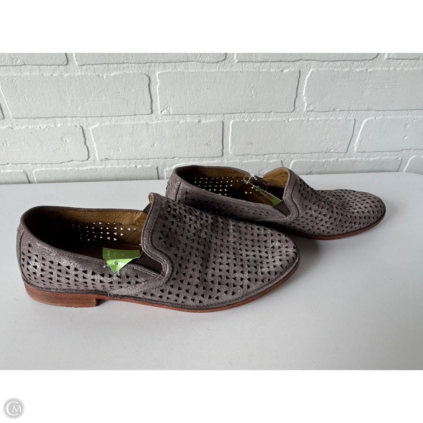 Shoes Flats By Cma In Bronze, Size: 8