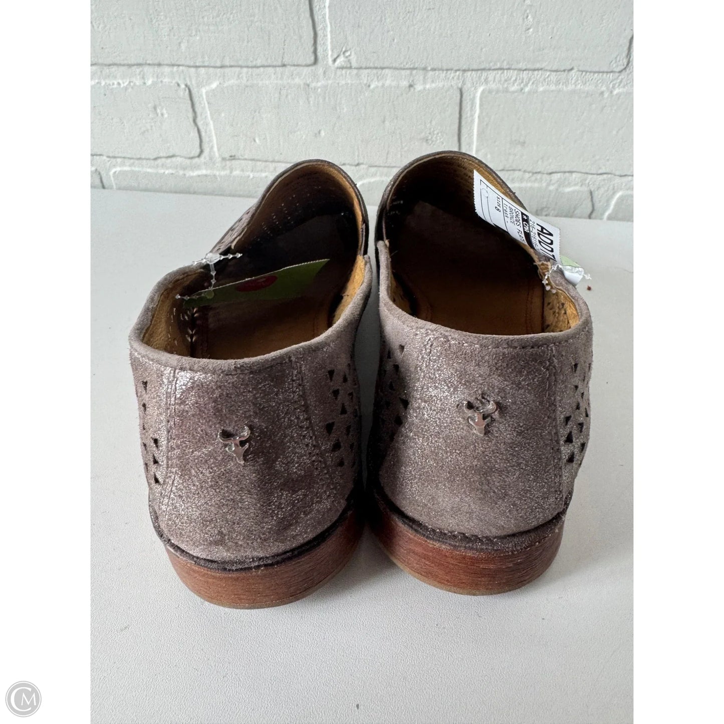 Shoes Flats By Cma In Bronze, Size: 8