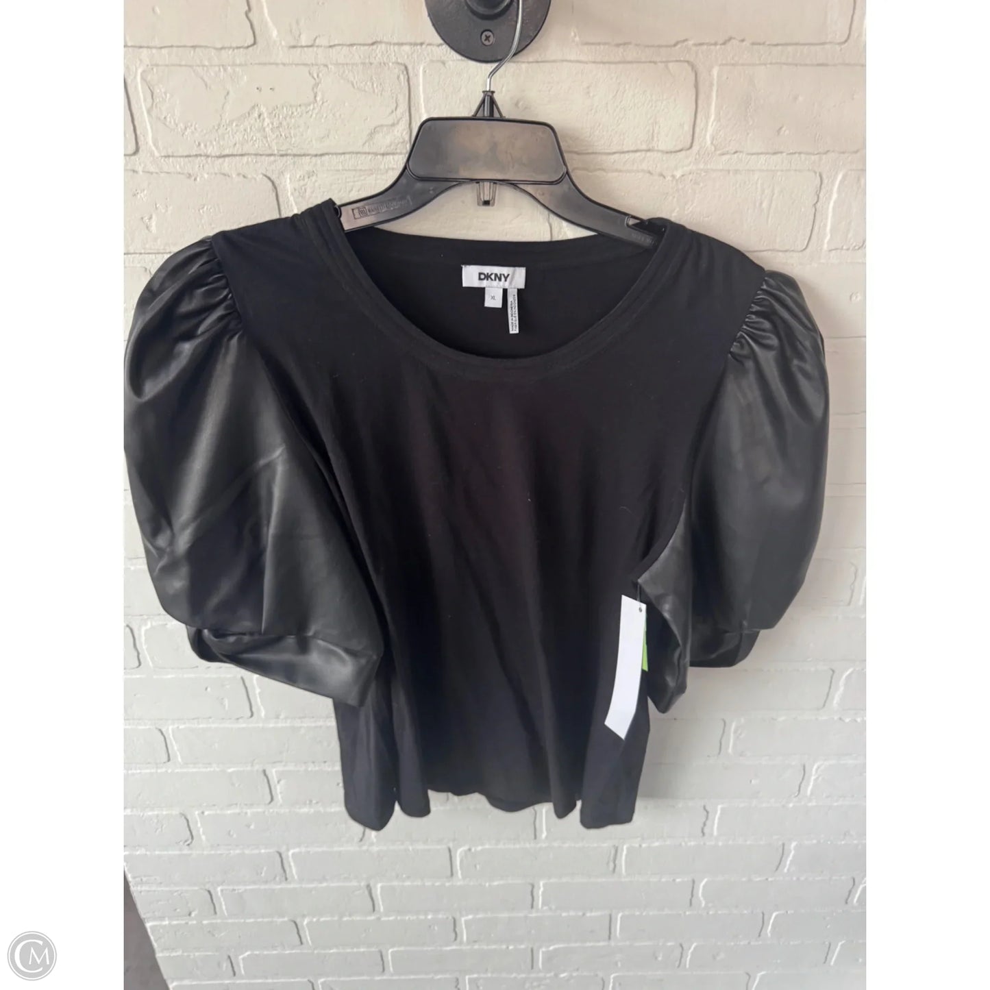 Top Short Sleeve By Dkny In Black, Size: Xl