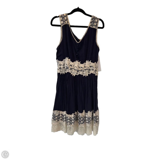 Dress Casual Short By Clothes Mentor In Blue & Cream, Size: L