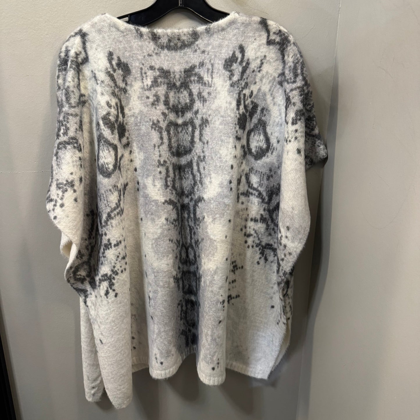 Sweater By Chicos In Cream & Grey, Size: S