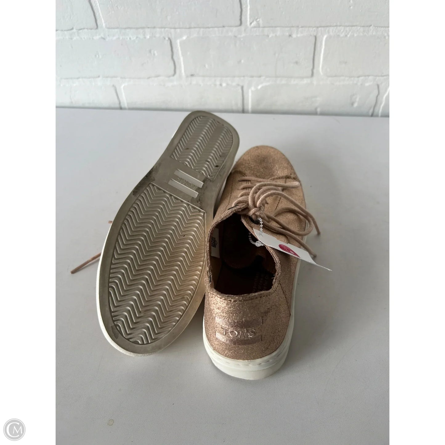 Shoes Sneakers By Toms In Gold, Size: 6.5
