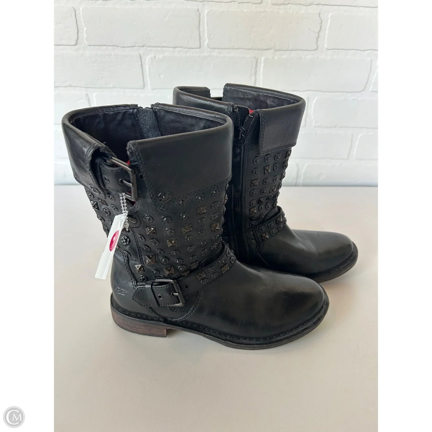 Boots Designer By Ugg In Black, Size: 6