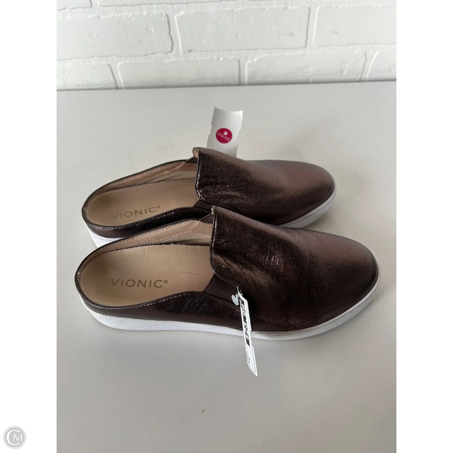 Shoes Flats By Vionic In Brown, Size: 8