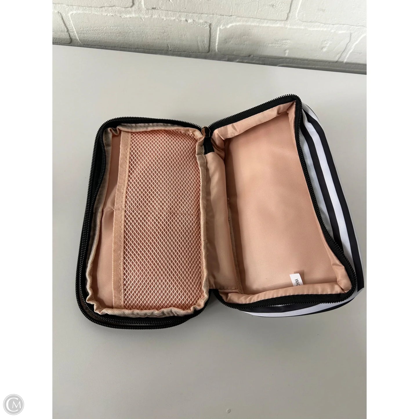 Makeup Bag By Clothes Mentor, Size: Small