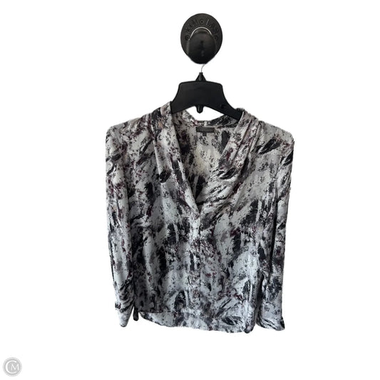 Top Long Sleeve By Vince Camuto In Grey & White, Size: Xs