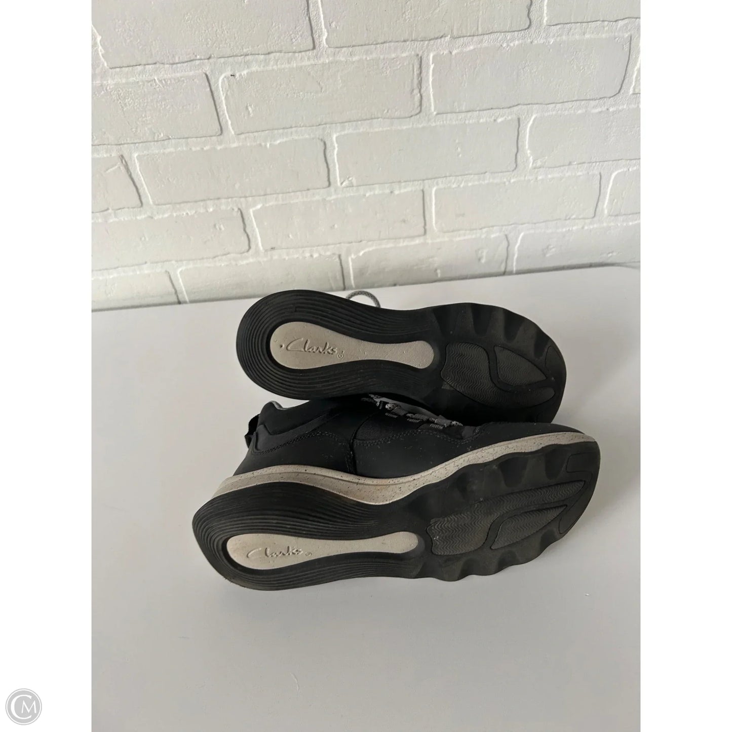 Shoes Sneakers By Clarks In Black, Size: 8.5