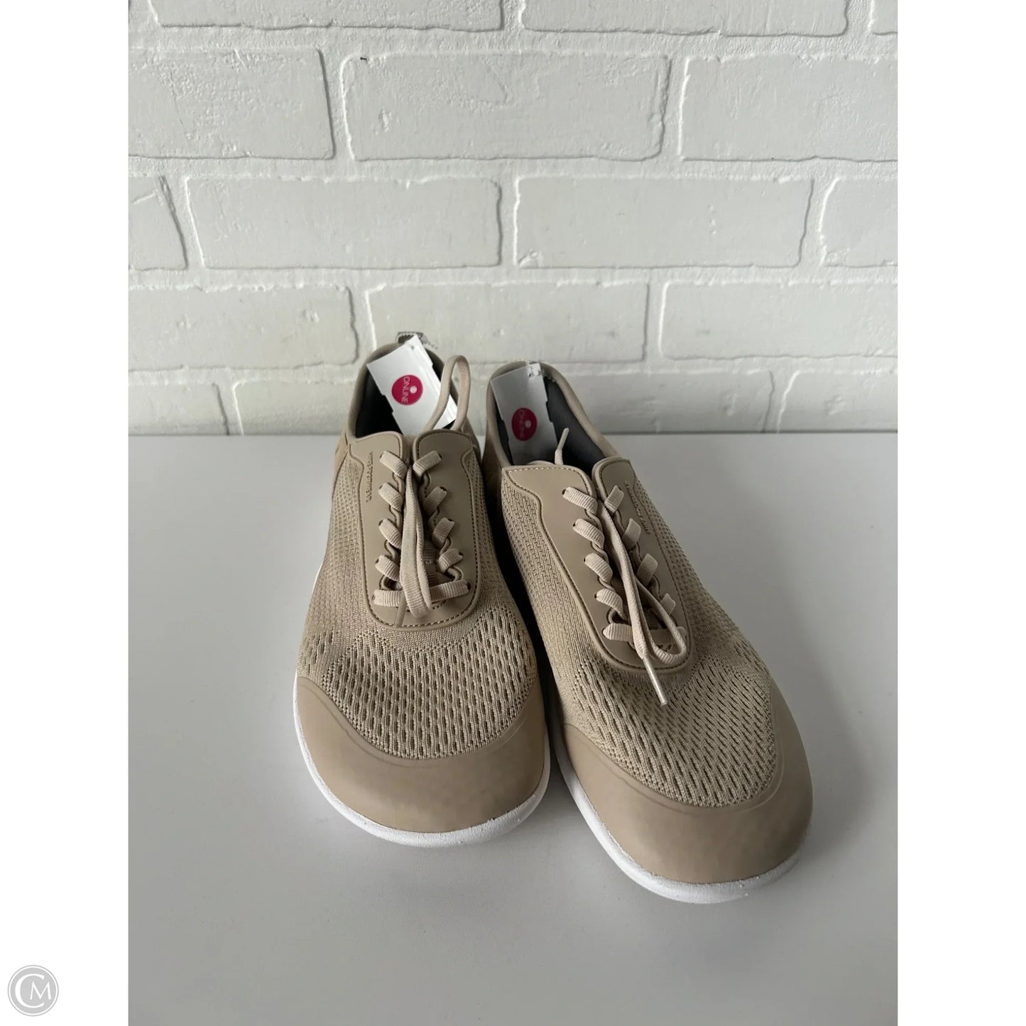 Shoes Sneakers By Clothes Mentor In Tan, Size: 10