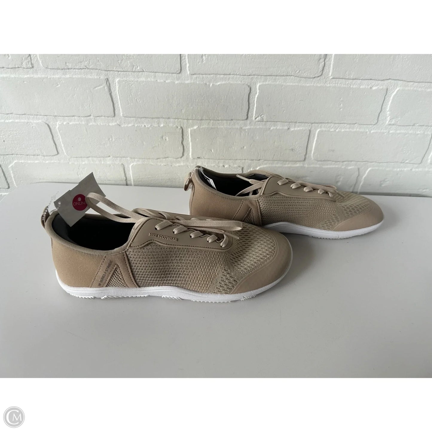 Shoes Sneakers By Clothes Mentor In Tan, Size: 10