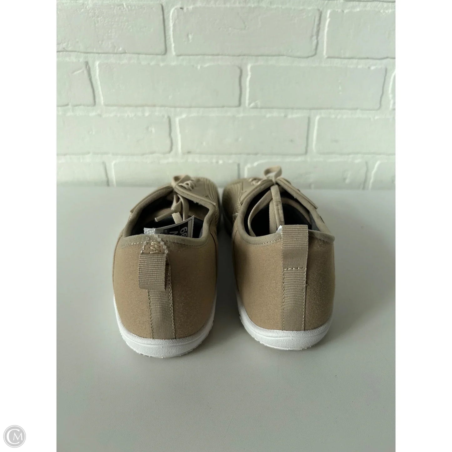Shoes Sneakers By Clothes Mentor In Tan, Size: 10