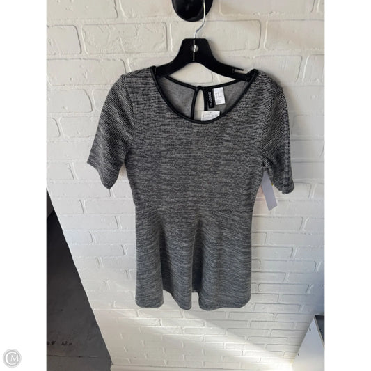 Dress Casual Short By Divided In Black & White, Size: L
