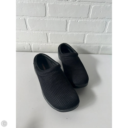 Shoes Flats By Merrell In Black, Size: 7.5