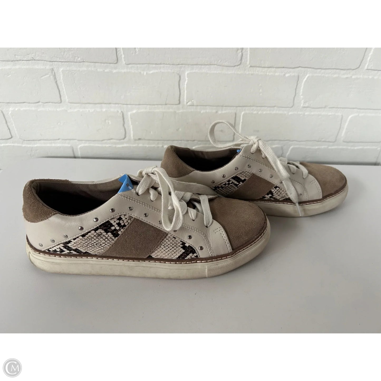 Shoes Sneakers By Crown Vintage In Tan & White, Size: 9
