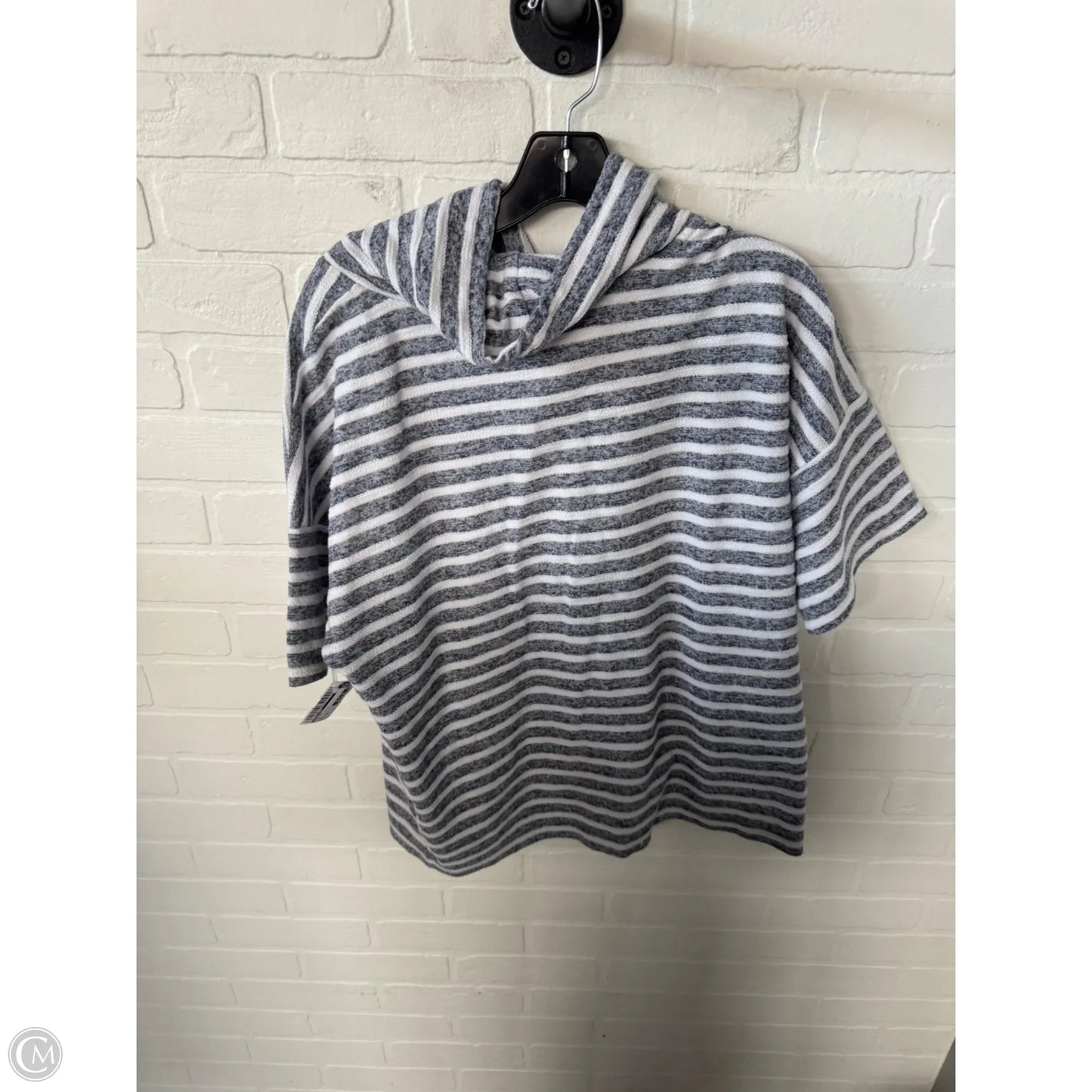 Top Short Sleeve By Workshop In Grey & White, Size: Xl