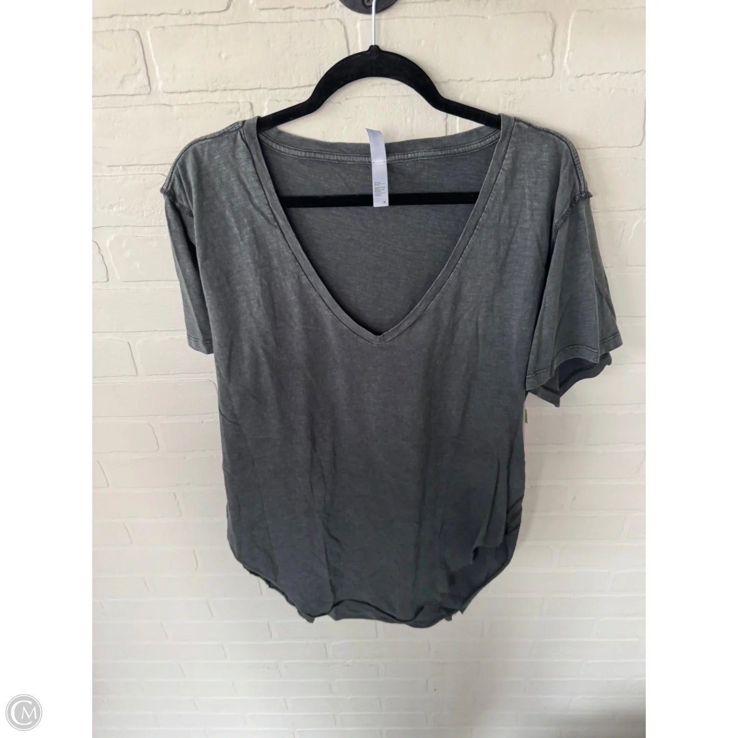 Top Short Sleeve By Clothes Mentor In Grey, Size: Xl