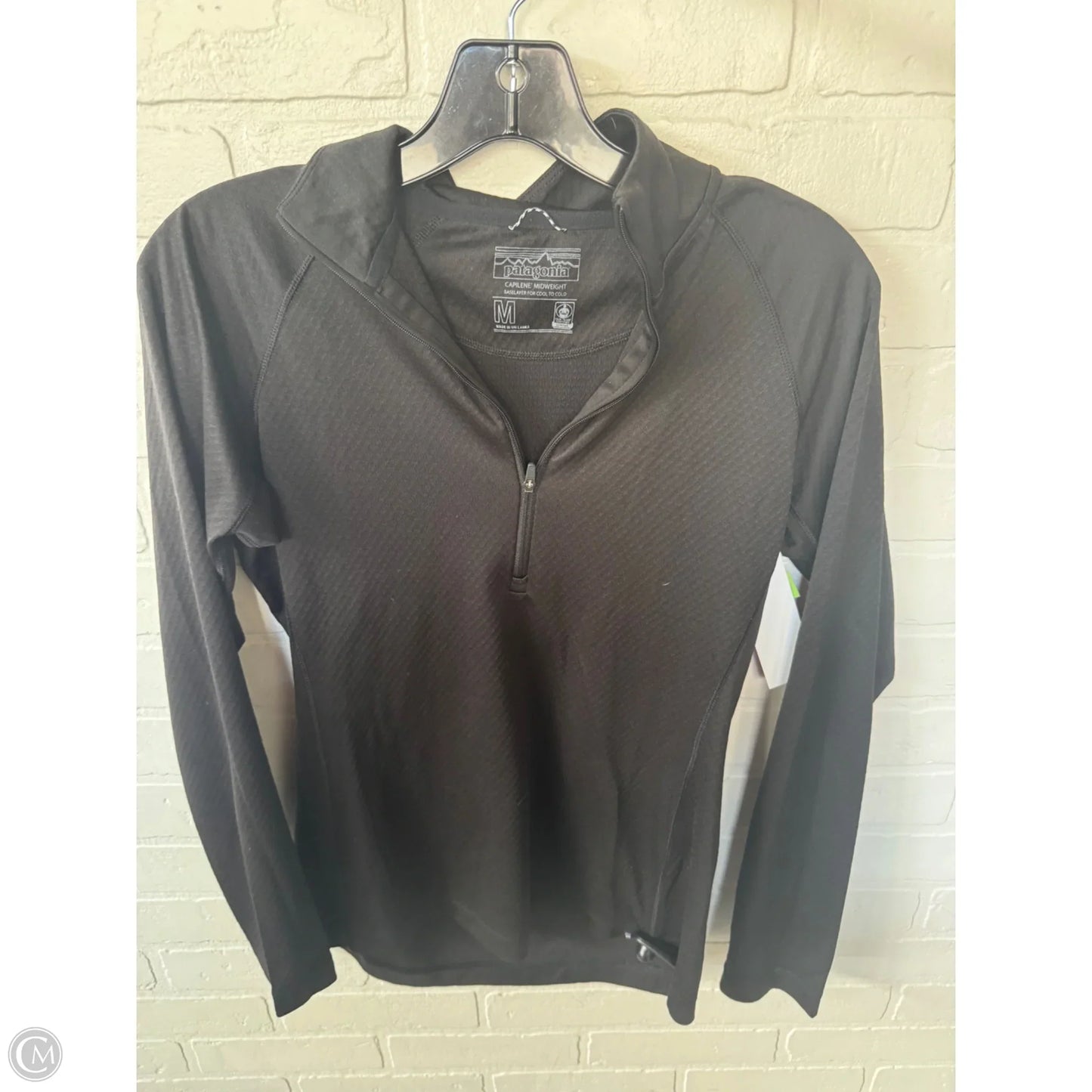 Athletic Top Long Sleeve Collar By Patagonia In Black, Size: M