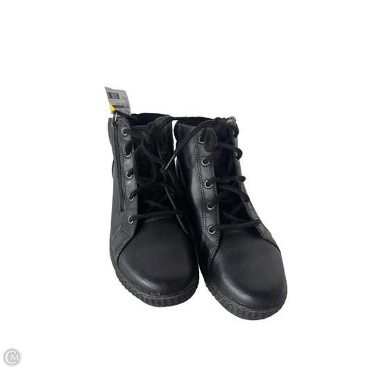 Boots Ankle Flats By Clarks In Black, Size: 6.5