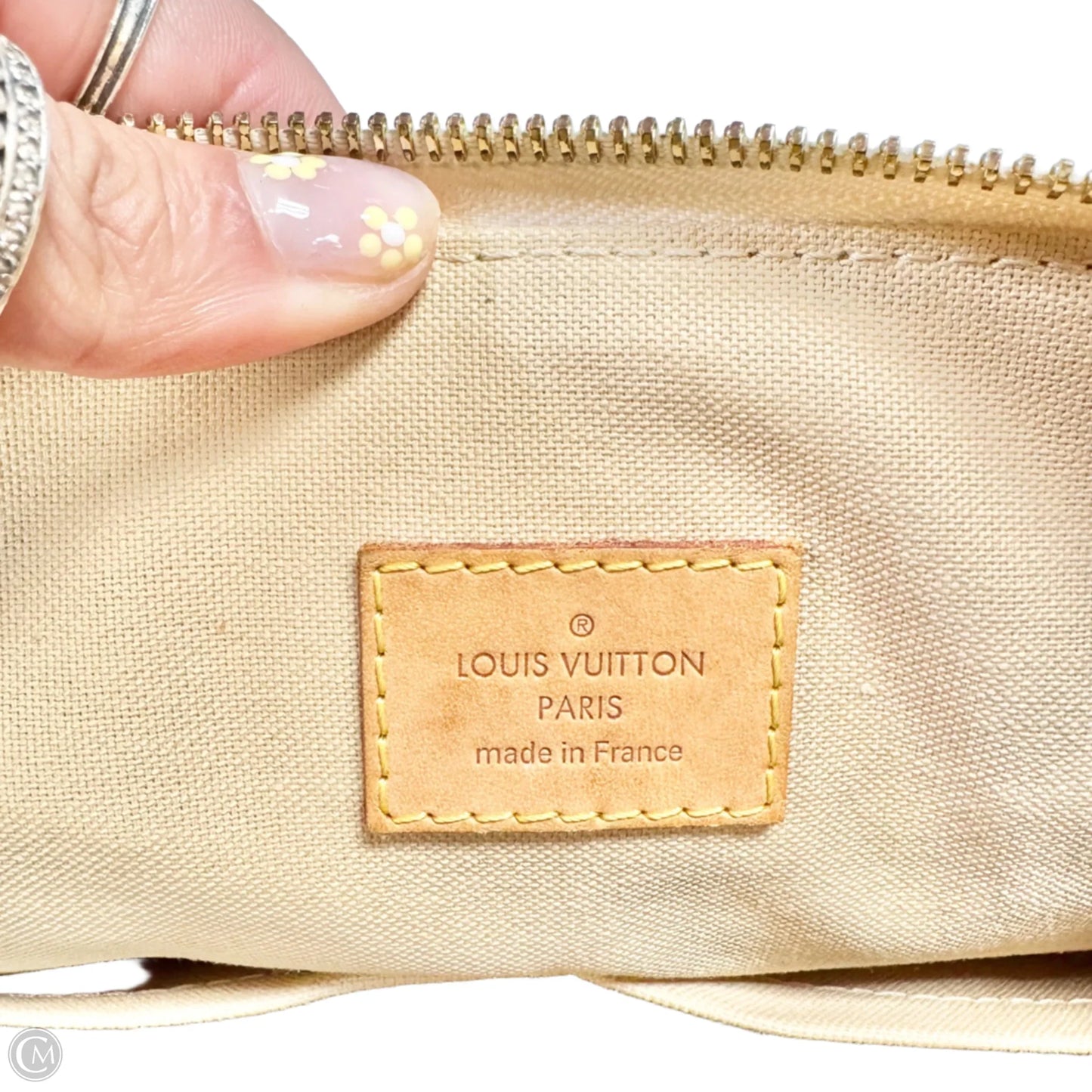 Crossbody Luxury Designer By Louis Vuitton, Size: Medium