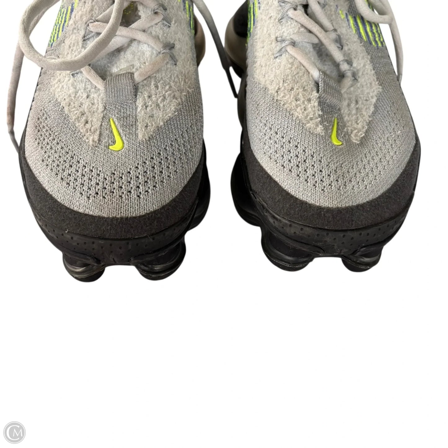 Shoes Sneakers By Nike In Grey, Size: 7