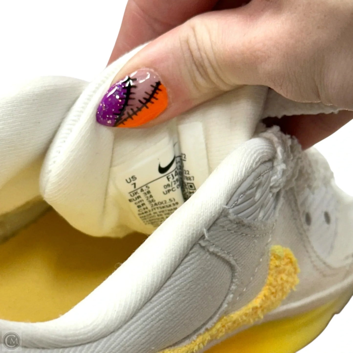Shoes Sneakers By Nike In White & Yellow, Size: 7