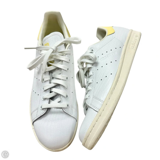 Shoes Sneakers By Adidas In White & Yellow, Size: 10