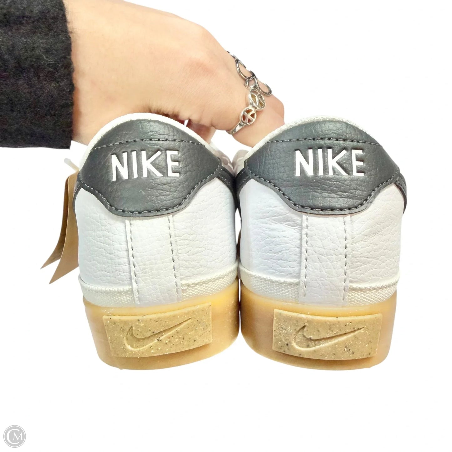 Shoes Sneakers By Nike In White, Size: 9