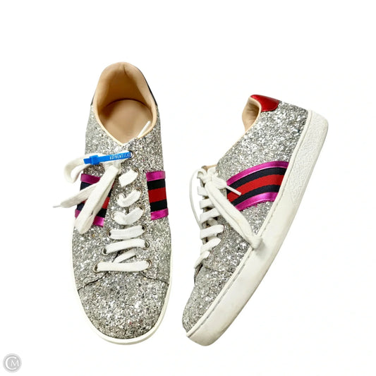 Shoes Luxury Designer By Gucci In Silver, Size: 6