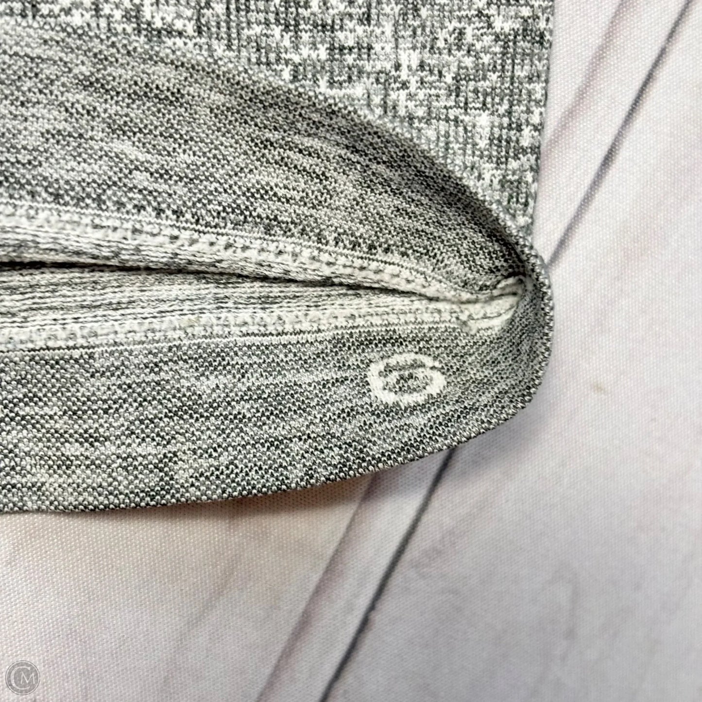 Athletic Top Long Sleeve Crewneck By Lululemon In Grey, Size: S