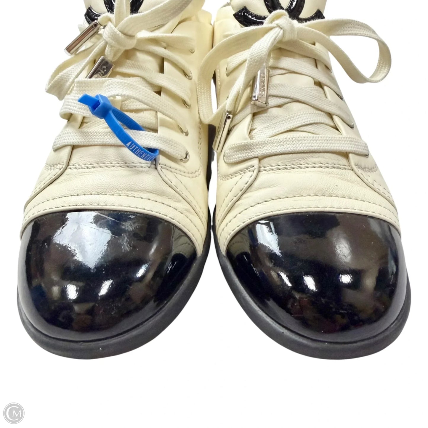 Shoes Luxury Designer By Chanel In Black & Cream, Size: 8