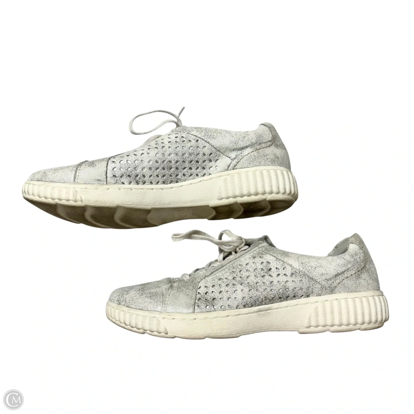 Shoes Sneakers By Clarks In Silver, Size: 9