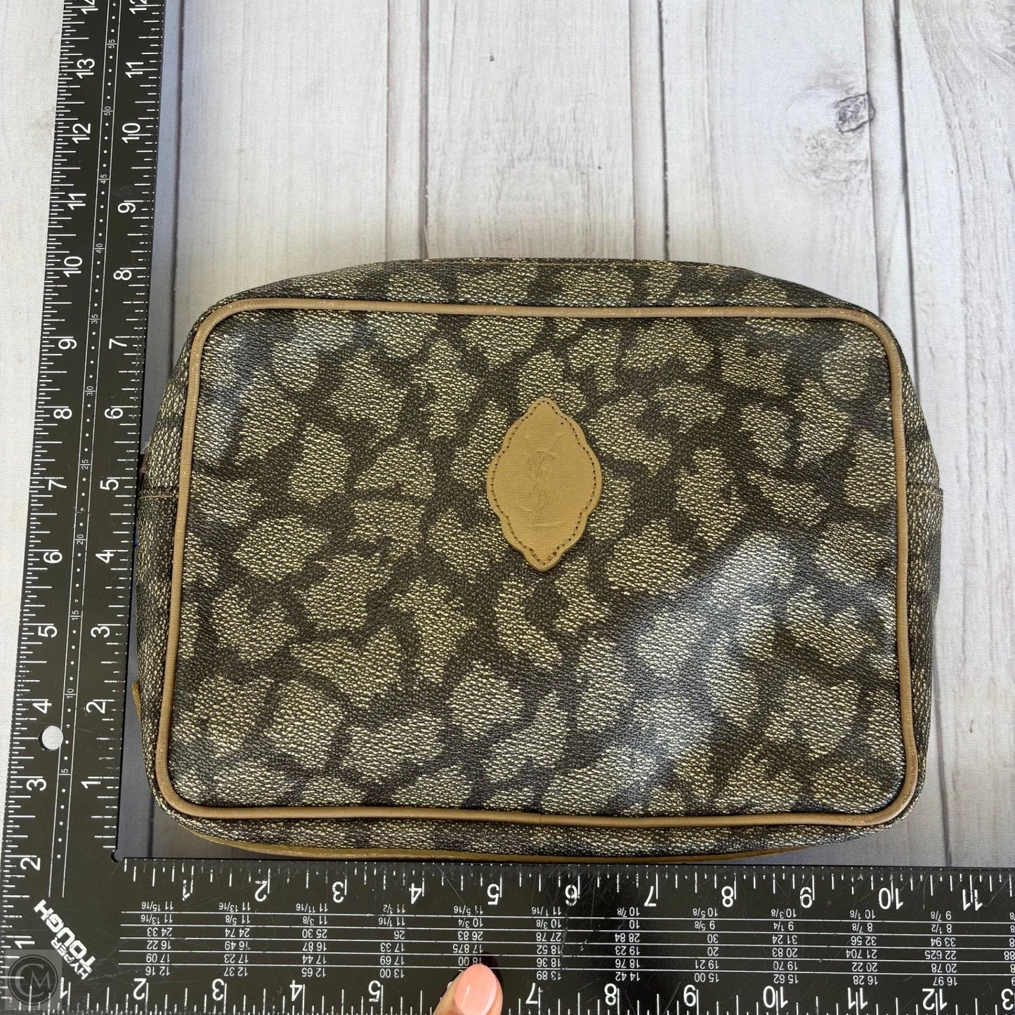 Clutch Luxury Designer By Yves Saint Laurent, Size: Medium