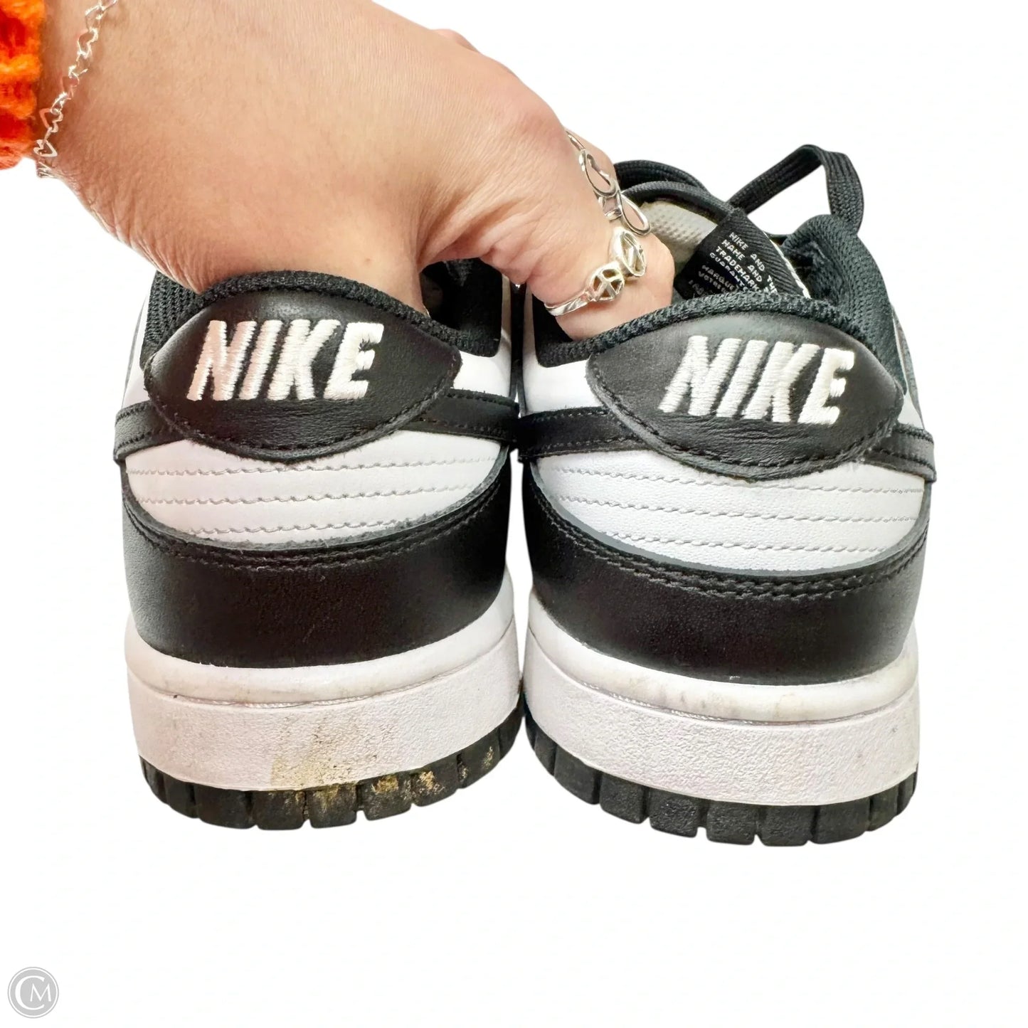 Shoes Sneakers By Nike In Black & White, Size: 9