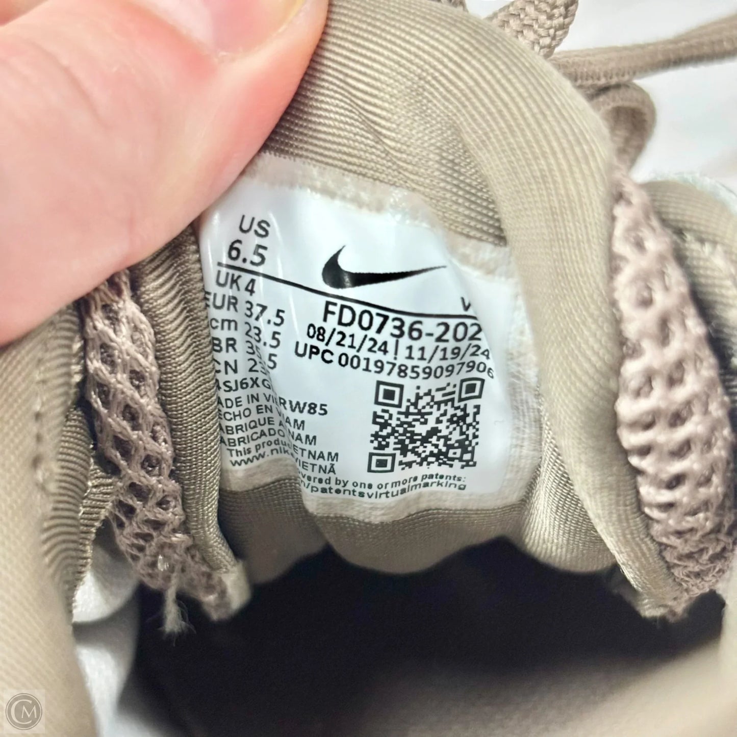 Shoes Sneakers By Nike In Brown, Size: 6.5