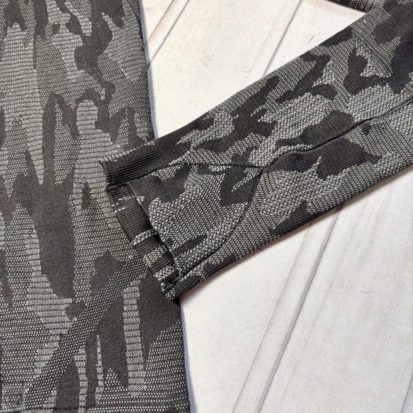 Athletic Top Long Sleeve Crewneck By Lululemon In Camouflage Print, Size: S