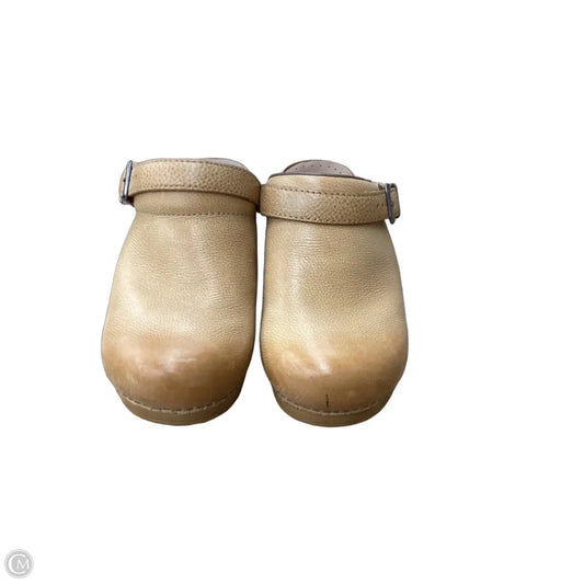 Shoes Heels Block By Dansko In Beige, Size: 8.5