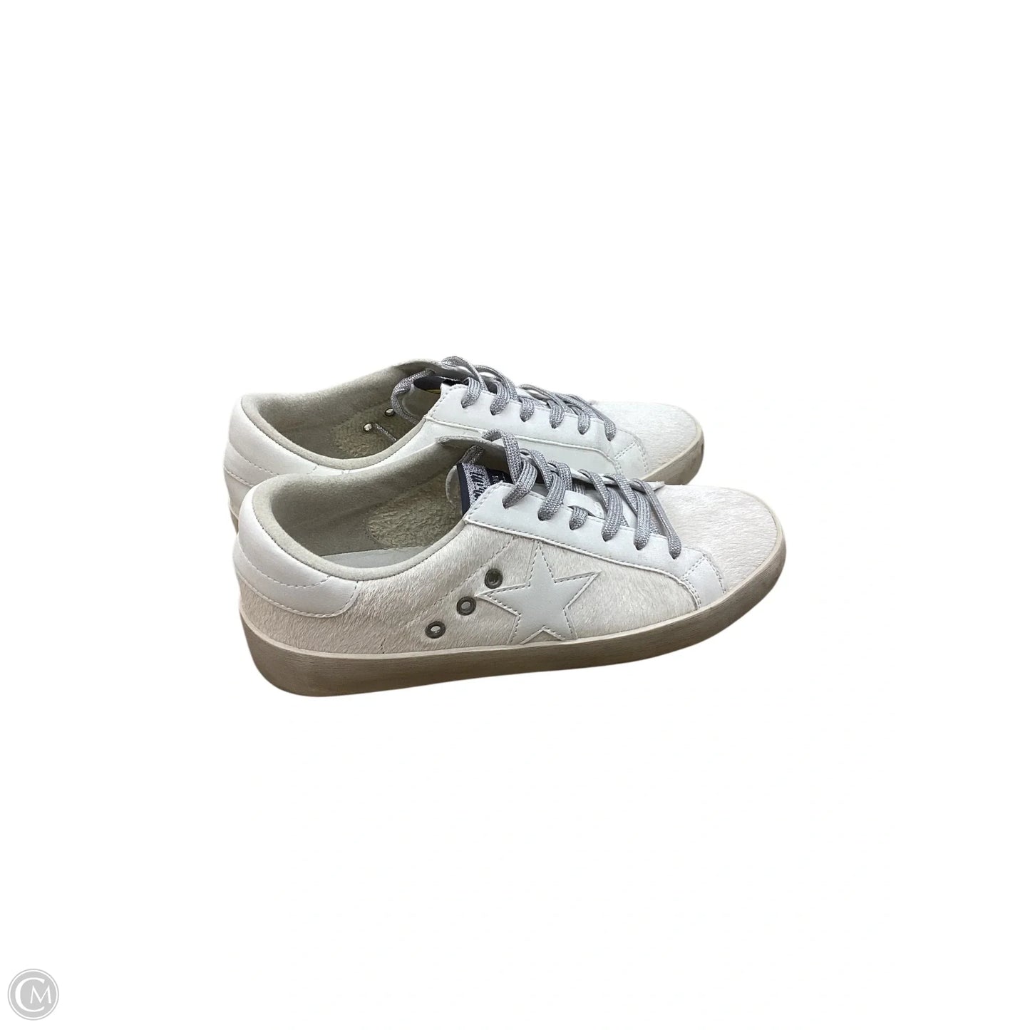 Shoes Sneakers By Clothes Mentor In White, Size: 6.5