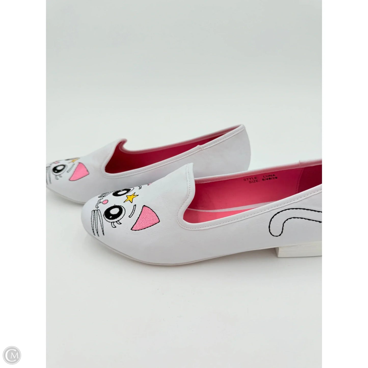 Shoes Flats By Yru In White, Size: 9