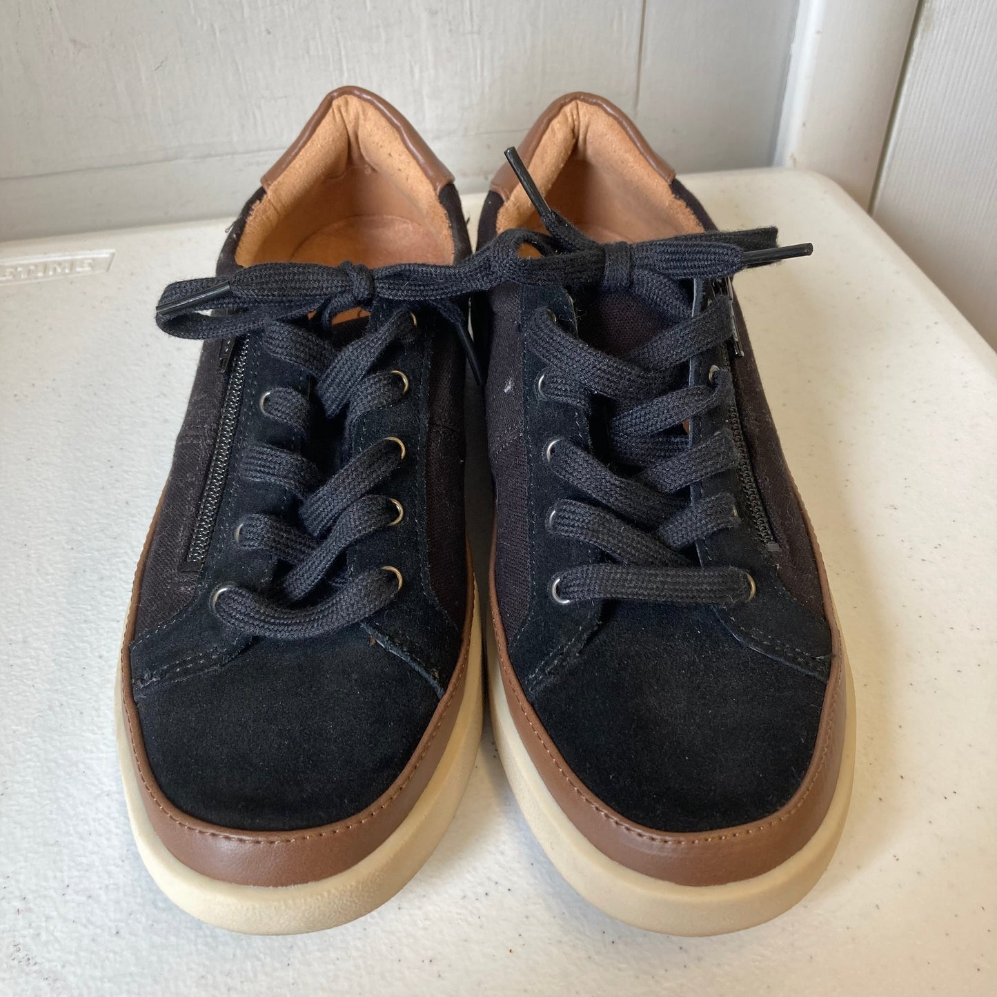 Shoes Sneakers By Vionic In Black, Size:8.5