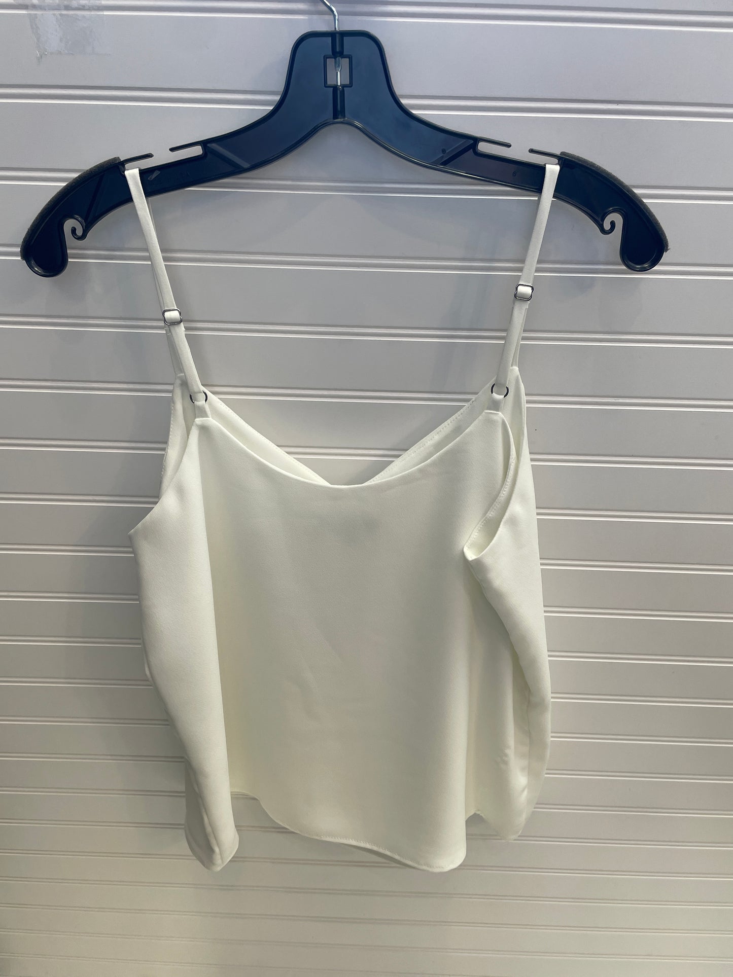 Top Sleeveless By Drew In Ivory, Size: M