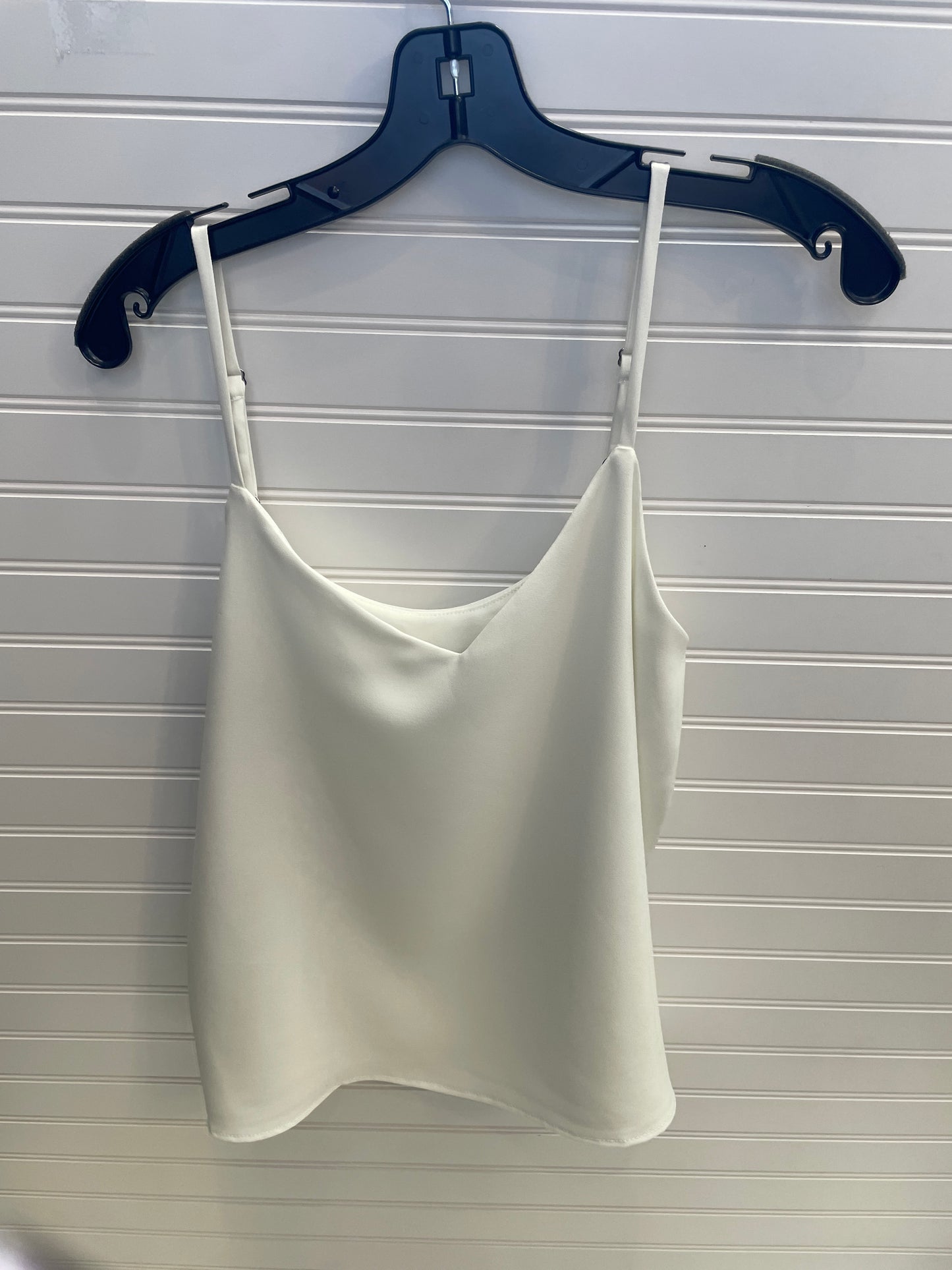 Top Sleeveless By Drew In Ivory, Size: M