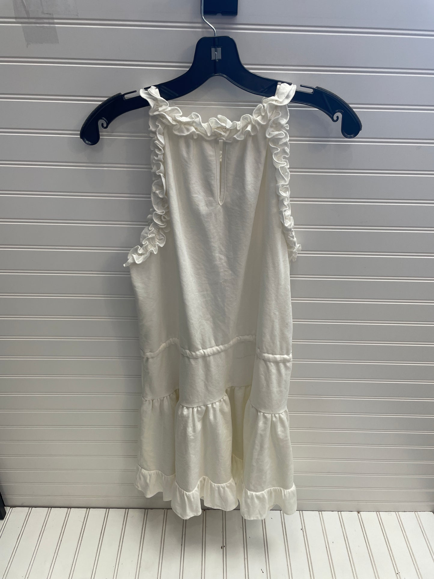 Dress Casual Short By Sundays In White, Size: M