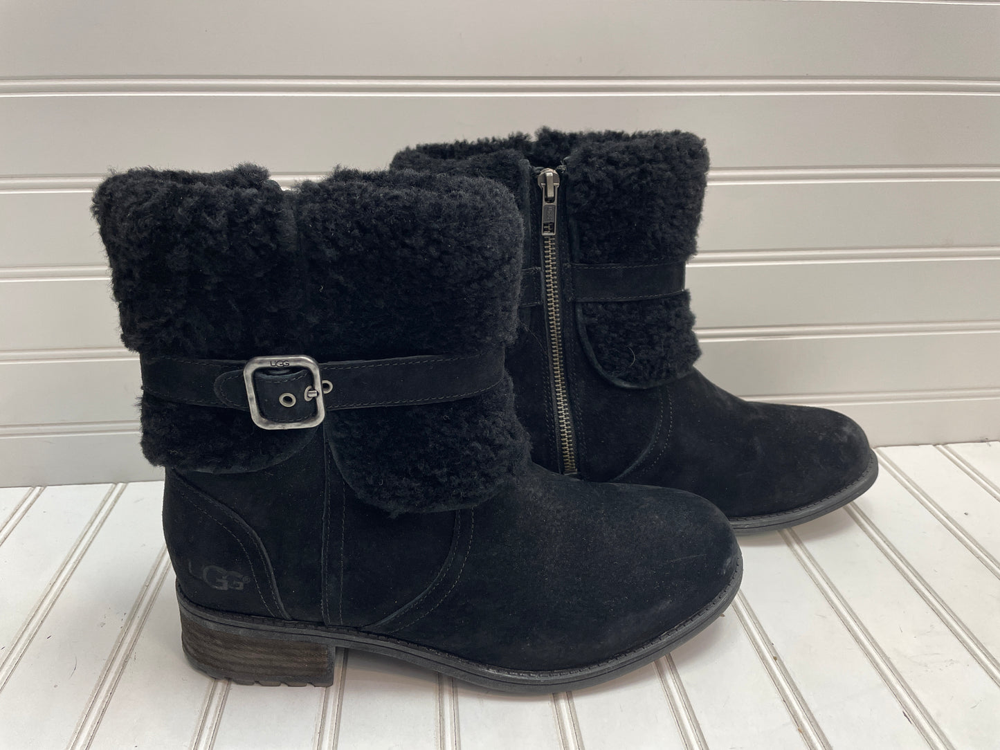 Boots Designer By Ugg In Black, Size: 9