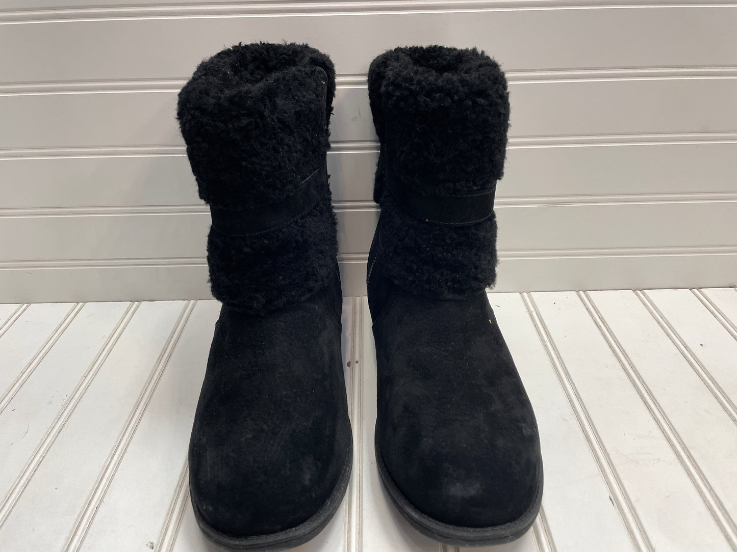 Boots Designer By Ugg In Black, Size: 9