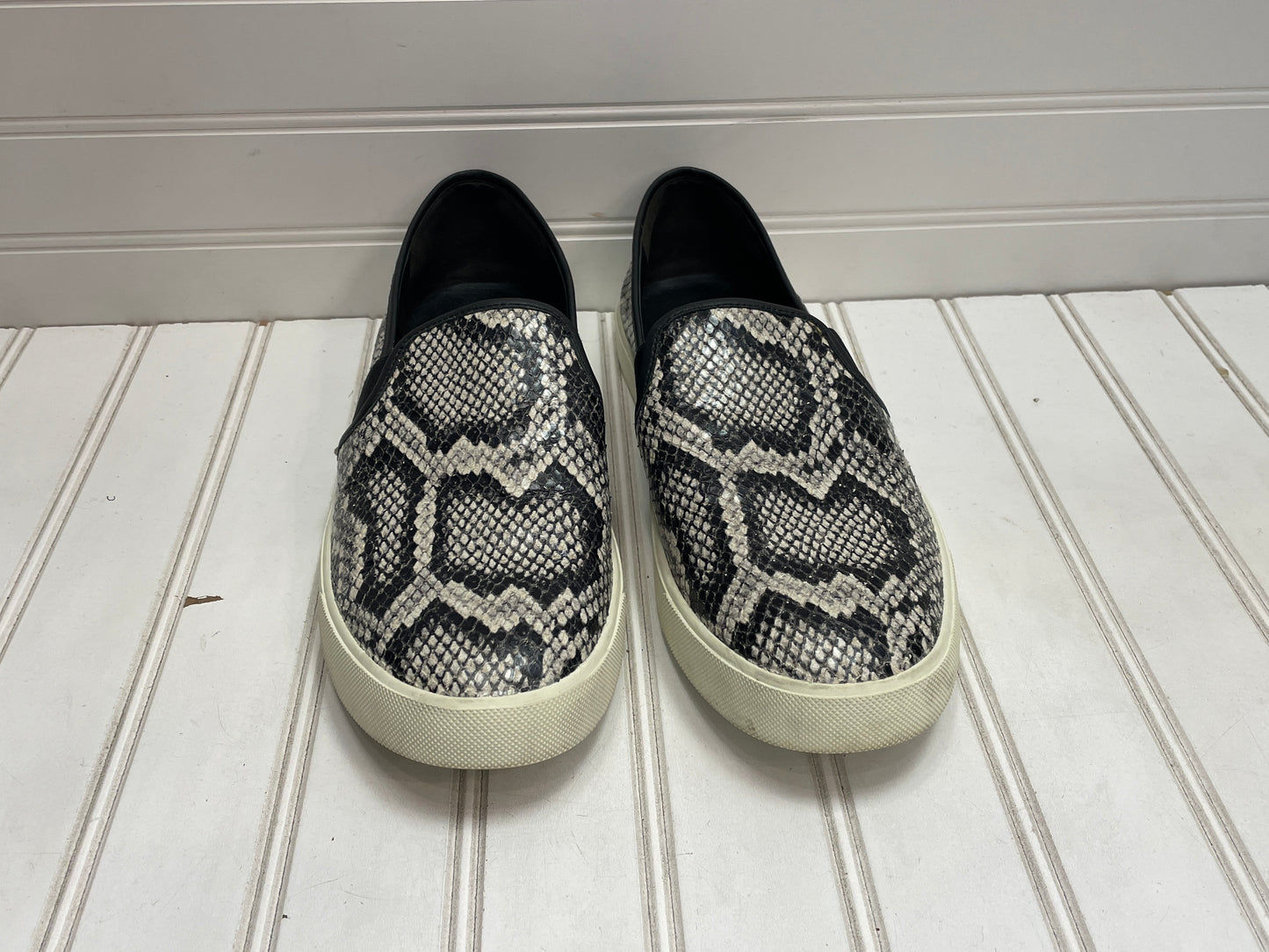 Shoes Flats By Vince In Snakeskin Print, Size: 8